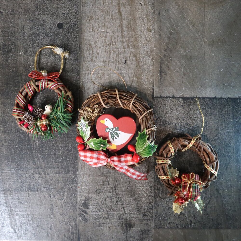 Christmas Ornament Lot of 3 Mini Wicker Wreaths Vintage 90s Rustic Magnet